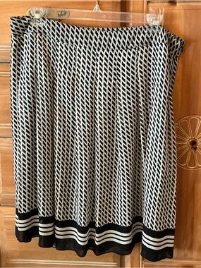 TALBOTS Sz 14W Women's Navy and White Patterned A-Line Skirt